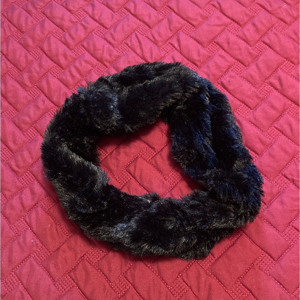 Fuzzy Black Infinity Scarf 🧣